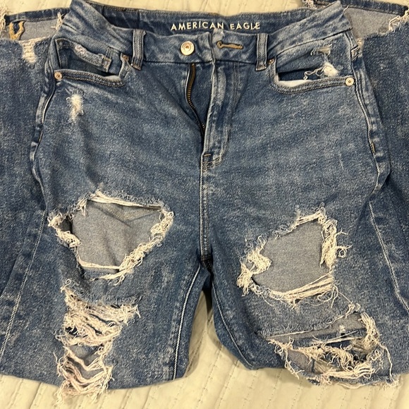 American Eagle Outfitters Denim - AMERICAN EAGLE ripped size 4 mom jeans